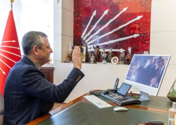 CHP Genel Başkanı Özgür Özel’den gençlere sürpriz.